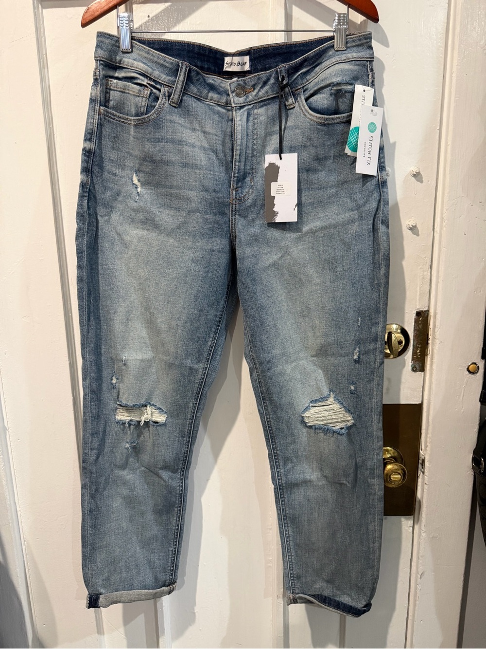 Boyfriend Distressed Light Blue Jeans — Unbranded